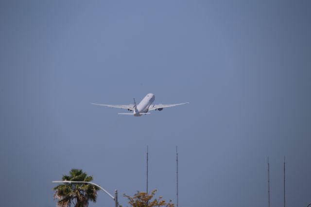BOEING 777-300ER (B-7881)