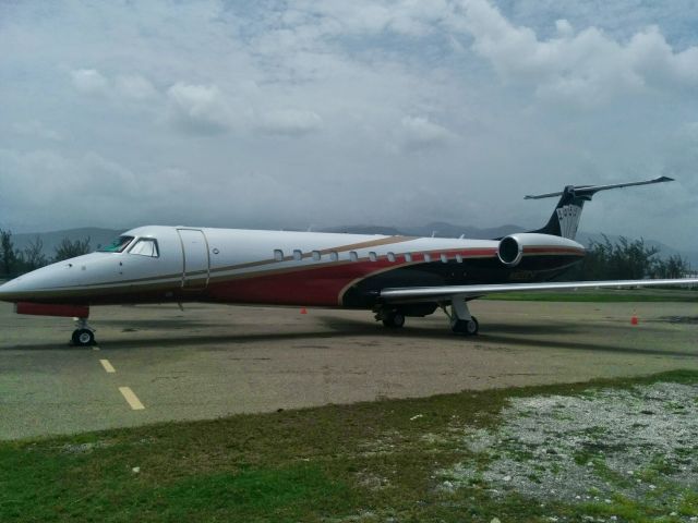 Embraer Legacy 600/650 (N900EM)