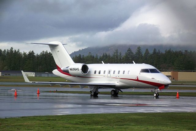 Canadair Challenger (N696HS)