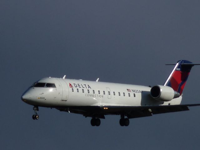 Canadair Regional Jet CRJ-200 (N825AY)