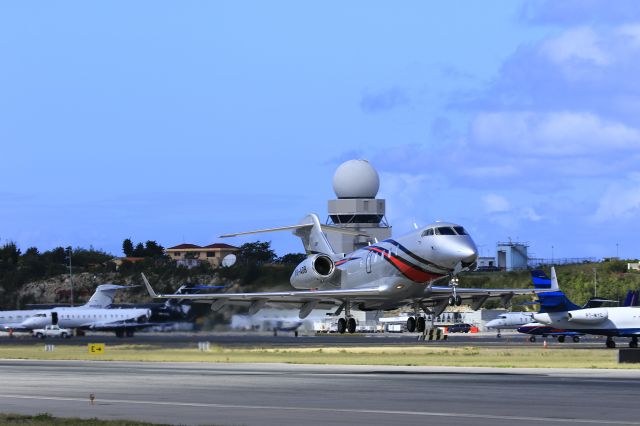 Bombardier Challenger 300 (PR-ADB) - PR-ADB departing TNCM St Maarten