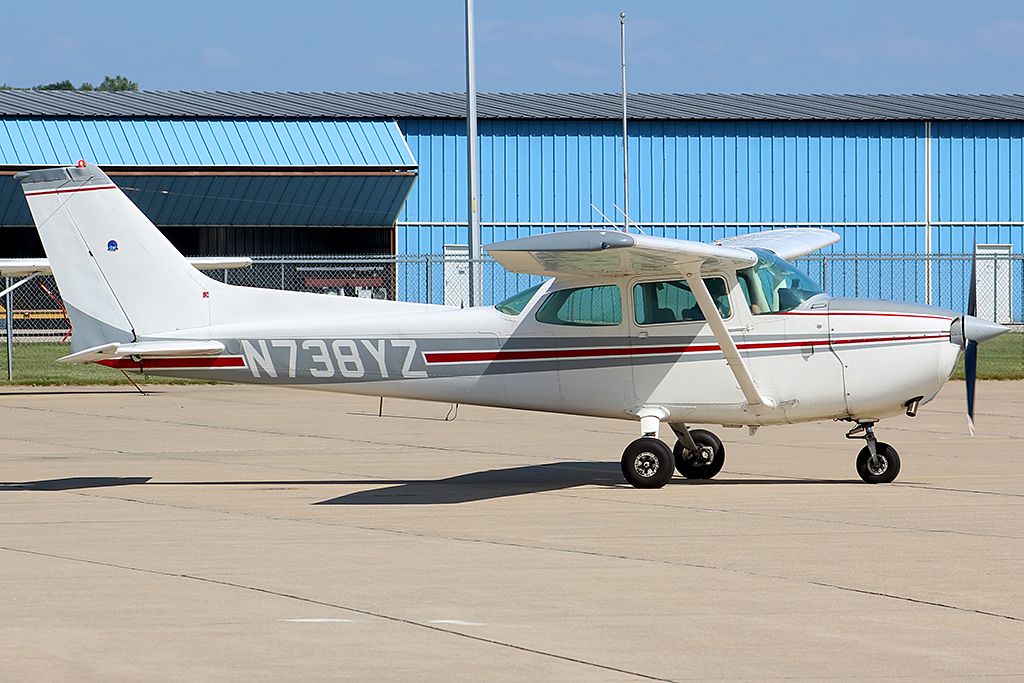 Cessna Skyhawk (N738YZ)