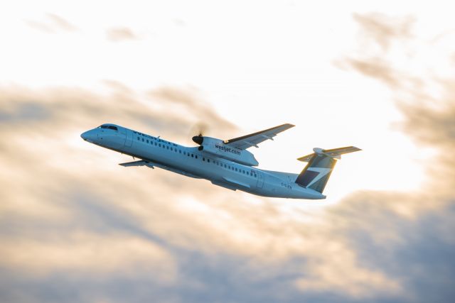 de Havilland Dash 8-400 (C-GJEN)
