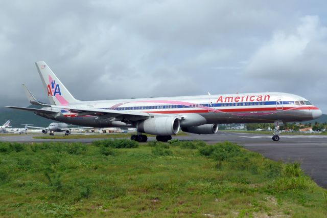 Boeing 757-200 (N664AA)