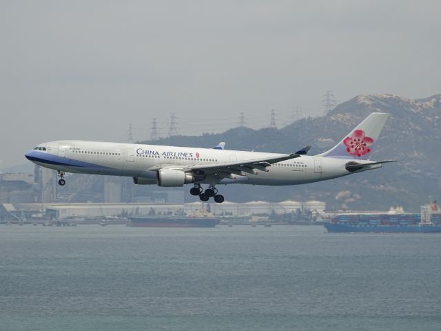 Airbus A330-300 (B-18305)