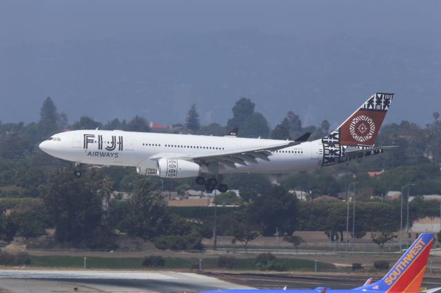 Airbus A330-200 (DQ-FJU)