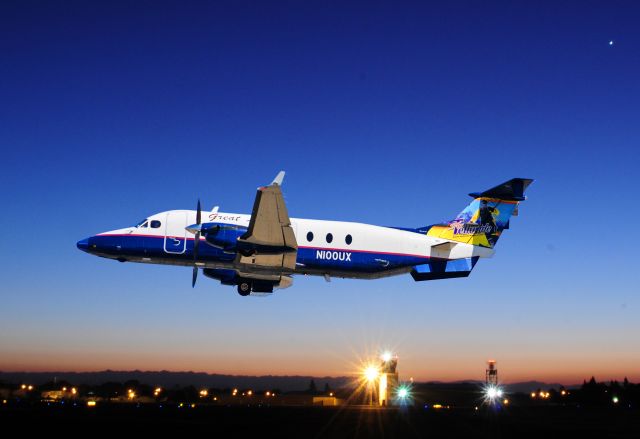 Beechcraft 1900 (N100UX) - Venus rising in the east