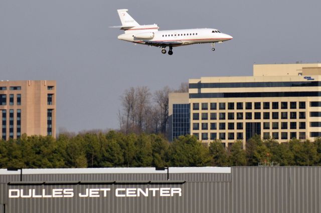 Dassault Falcon 900 (N950SF) - Arriving at KIAD on 3/6/2009.  Bechtel aircraft.