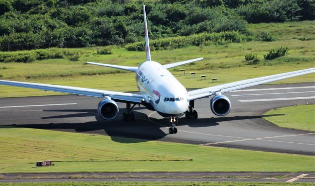 Boeing 777-200 (G-YMML)