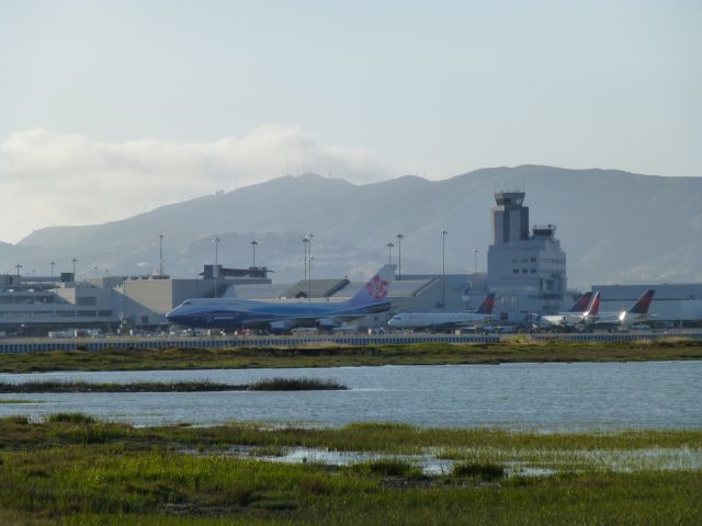 Boeing 747-400 (B-18210)