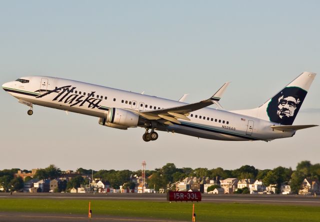 Boeing 737-700 (N526AS) - 1st photo of  Alaskan Scimitar Winglets on FlightAware.Com !