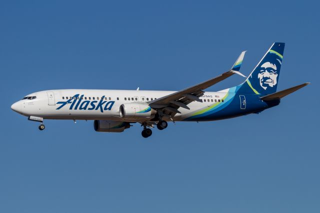 Boeing 737-800 (N579AS)