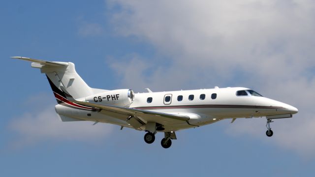 Embraer Phenom 300 (CS-PHF)