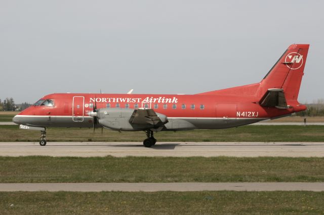 Saab 340 (N412XJ) - April 30, 2006 - leaving London terminal 