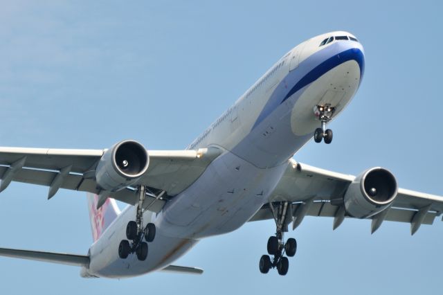 Airbus A330-300 (B-18351) - 2011/10/25