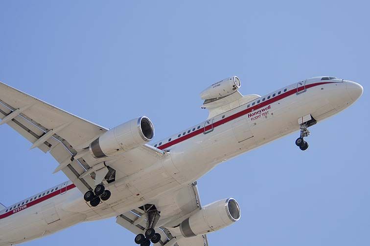 Boeing 757-200 (N757HW) - Honeywell engine testbed