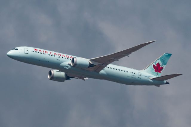 Boeing 787-9 Dreamliner (C-FNOH)