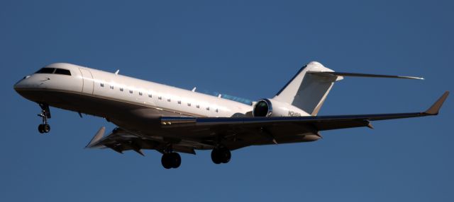 Bombardier Global Express (N211PB) - Arrival Landing 30L  11-19-2015