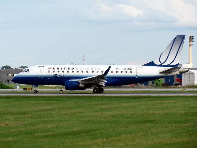 Embraer 170/175 (N856RW)