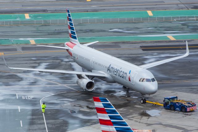 Airbus A321 (N141NN)