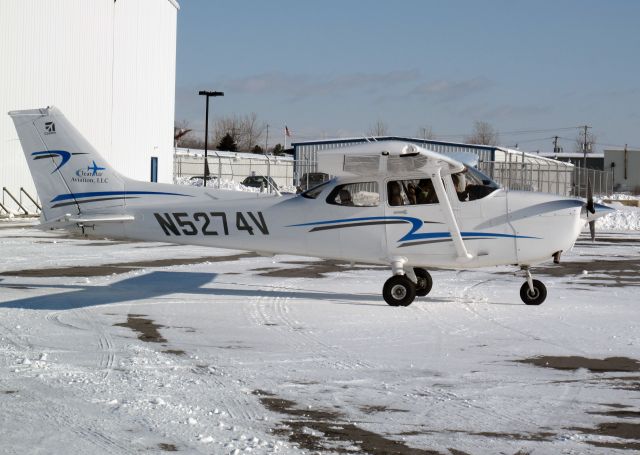 Cessna Skyhawk (N5274V) - Friendly people at the Lanchester airport near Buffalo. Cost effective flight training with ILS equipped airports nearby.