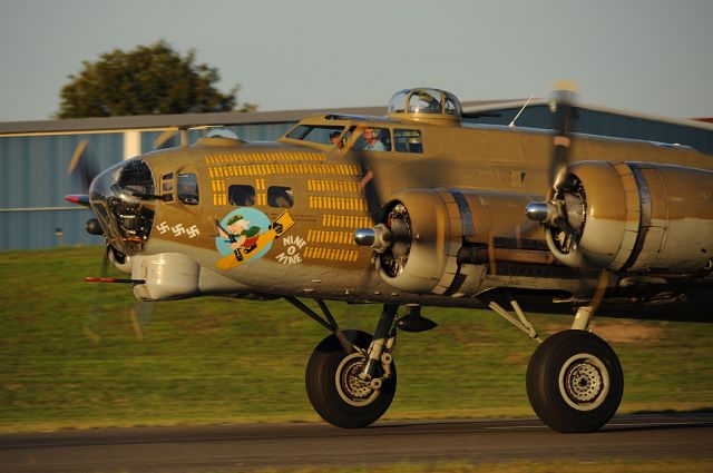 Boeing B-17 Flying Fortress (N93012)