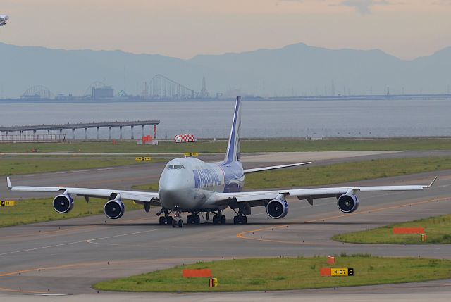 Boeing 747-400 (N952CA) - I took this picture on Sep 26, 2018.br /NCR821/26Sep to ANCviaORD