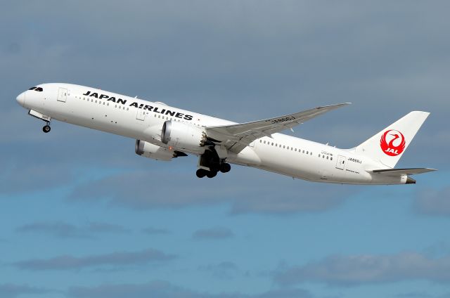 Boeing 787-8 (JA866J) - Japan Air 7 departing back to Tokyo