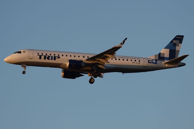 Embraer ERJ-190 (PP-PJK)