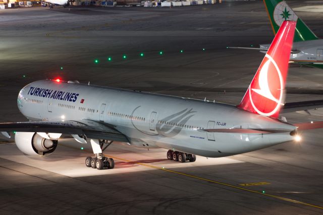 BOEING 777-300ER (TC-JJR)