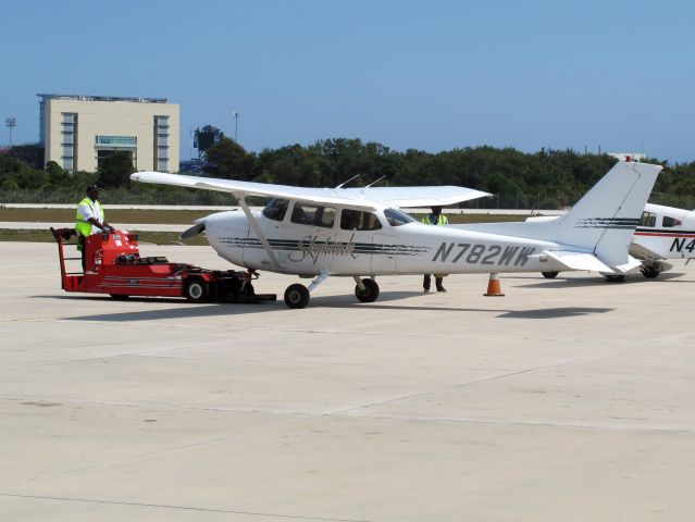 Cessna Skyhawk (N782WW)