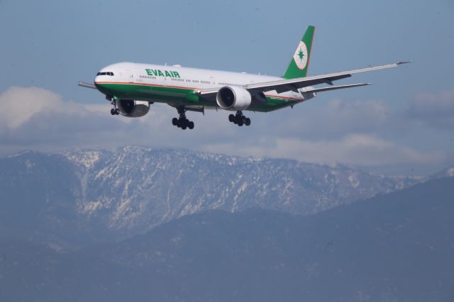 BOEING 777-300ER (B-16709)