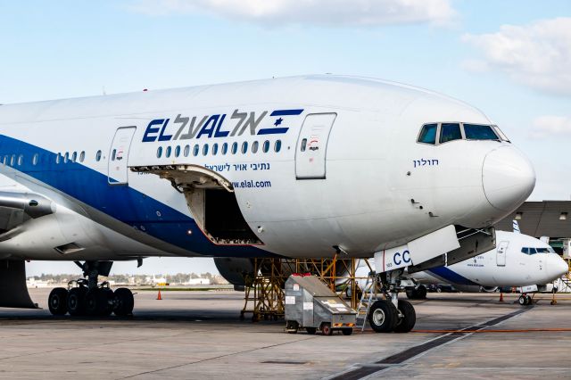 Boeing 777-200 (4X-ECC)