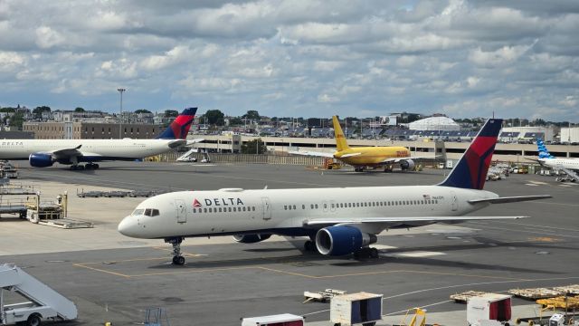 Boeing 757-200 (N661DN) - This 757 flew from Boeing Field to Chicago Midway to Boston. Apparently, it needed a checkup or something.