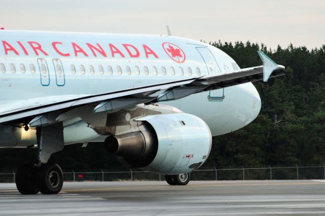 Airbus A320 (C-FLSS)