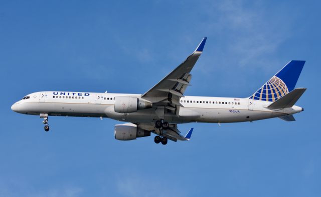 Boeing 757-200 (N505UA) - United Airlines Boeing 757-200 landing in Boston Massachusetts.