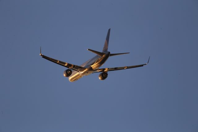 Boeing 757-200 (N598UA)