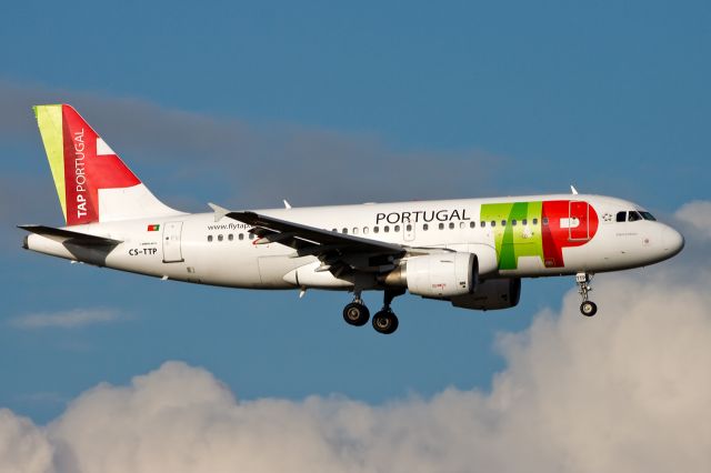 Airbus A319 (CS-TTP) - TAP Landing
