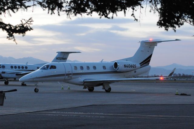 Embraer Phenom 300 (N406QS) - MY 300TH PHOTO TO FLIGHTAWARE! IS A PHENOM 300! 