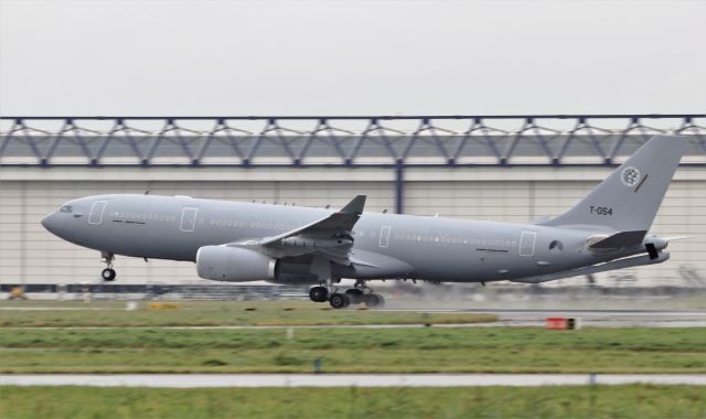 Airbus A330-200 (T054) - royal netherlands air force a330-243mrtt t-054 landing at shannon 1/10/20.