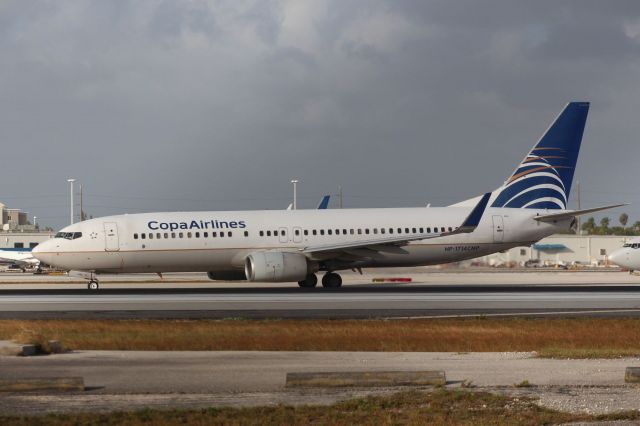 Boeing 737-700 (HP-1714CMP) - Waiting to take off from the airport of Miami 02/11/18 