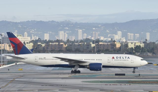 Boeing 777-200 (N862DA) - Taxiing to gate at LAX