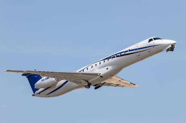 Embraer ERJ-145 (PH-DWA)