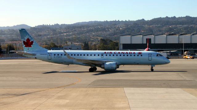 Embraer ERJ-190 (C-FHOY)