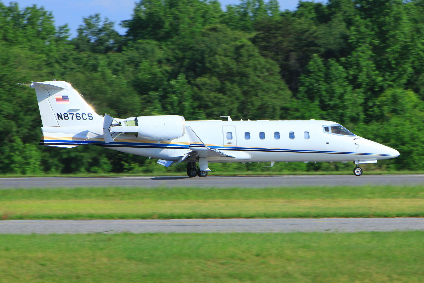 Learjet 60 (N876CS)