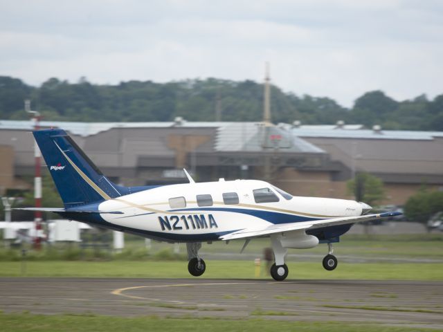 Piper Malibu Mirage (N211MA) - Take off runway 08. 17 June 2015.