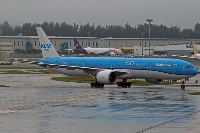 BOEING 777-300 (PH-BVB)