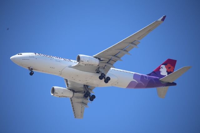 Airbus A330-200 (N375HA)