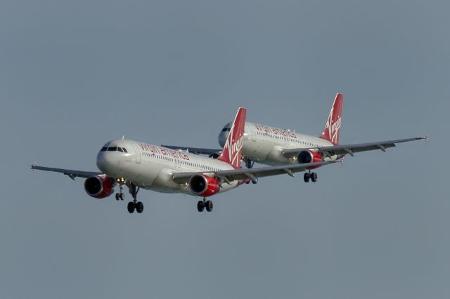 Airbus A320 (N841VA) - 6th Dec., 2014 ... Another twin approach at San Francisco International Airport.