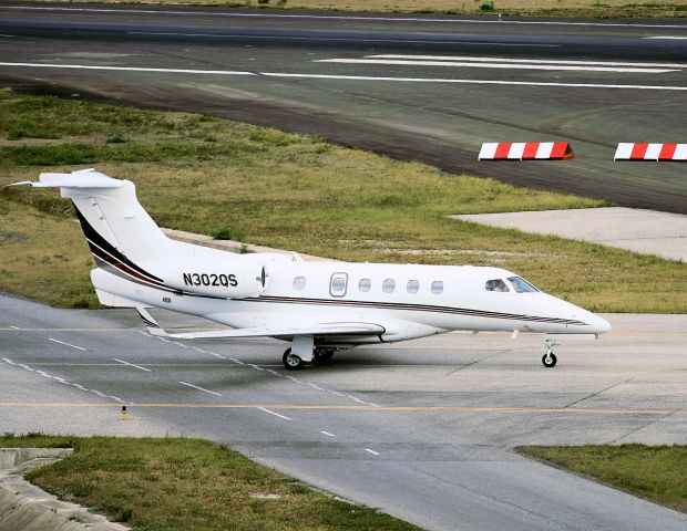 Embraer Phenom 300 (N302QS)